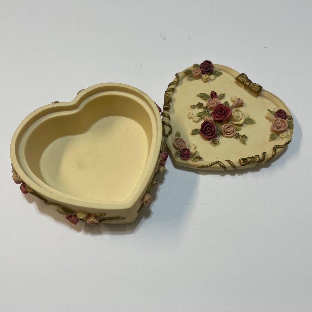 Dezine Vintage Heart Trinket Box Hand Painted 3D Roses Cream Gold